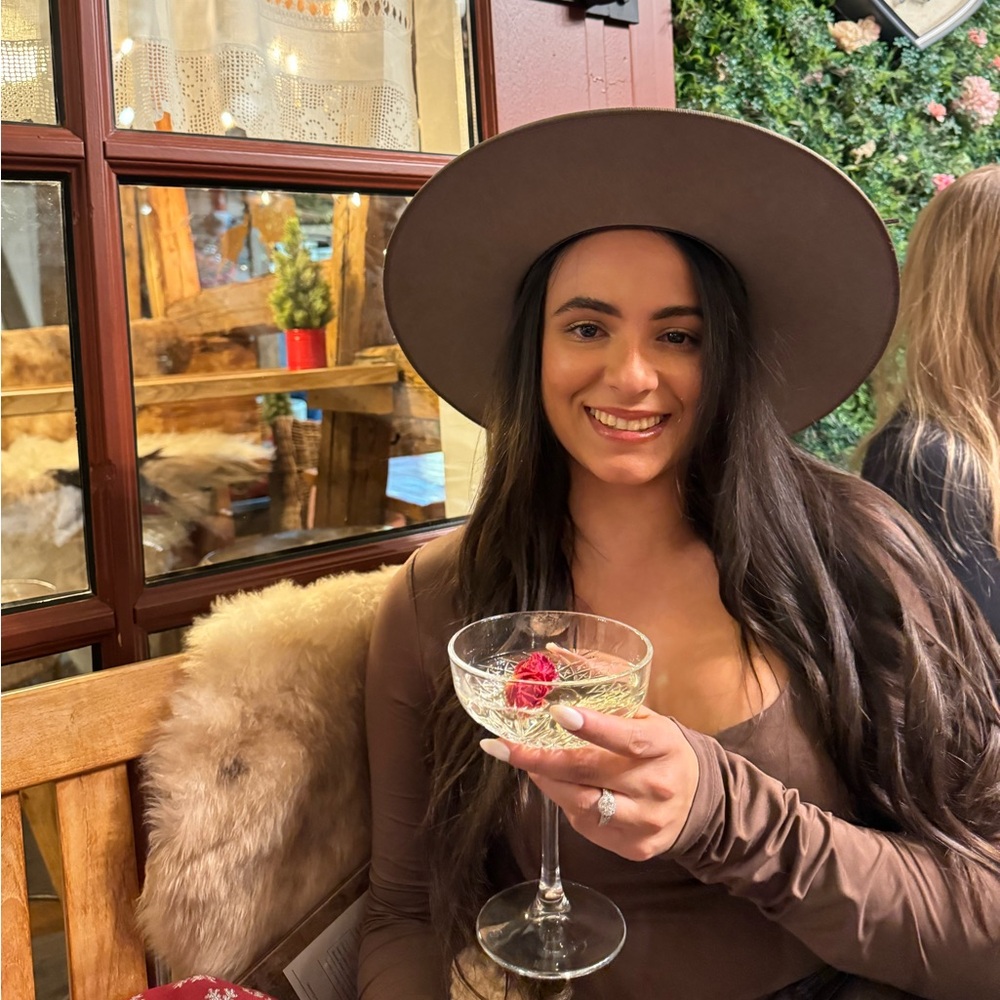 Meet your Posher, Desirae